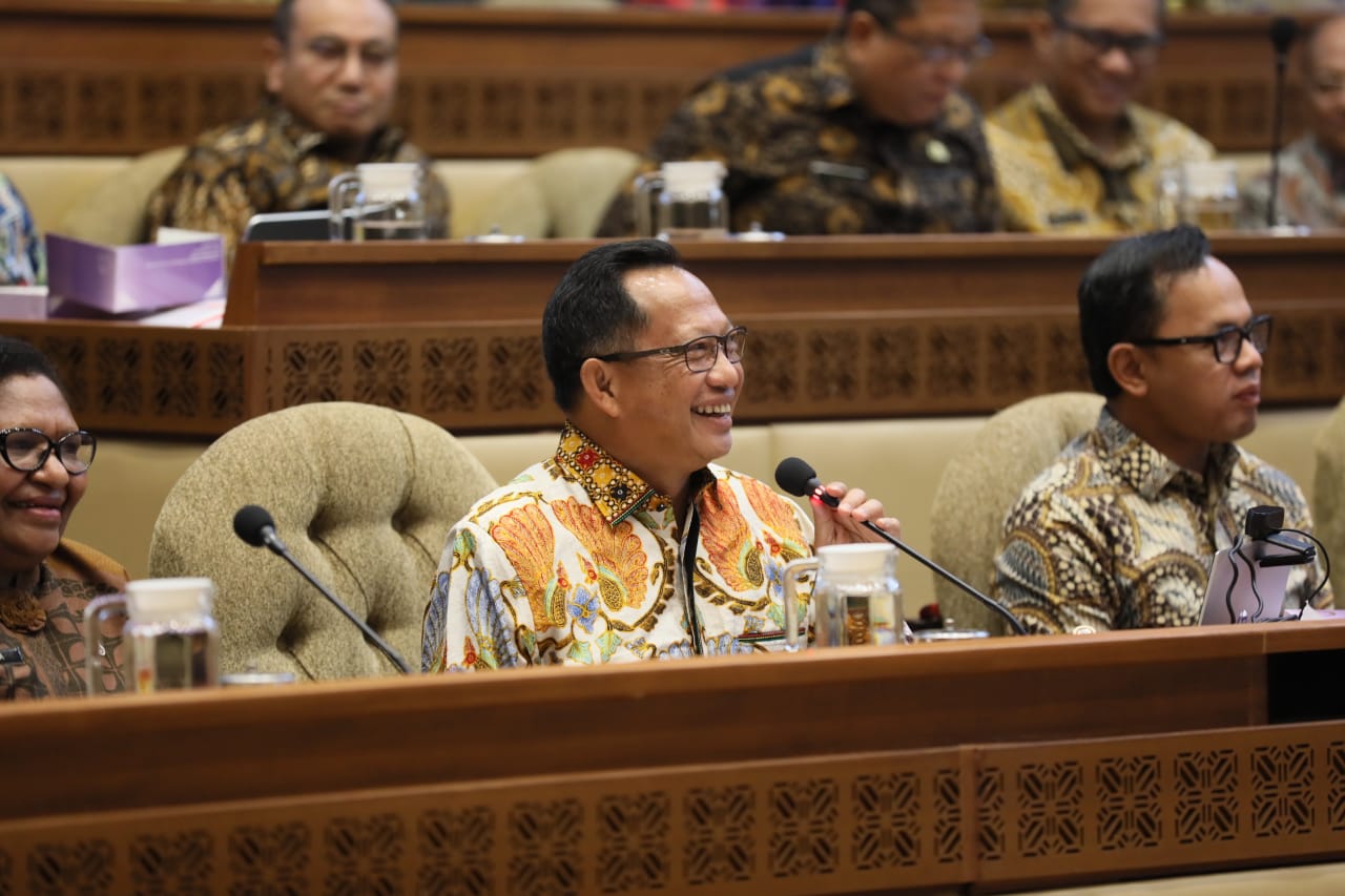Mendagri Tito Rapat Bersama Komisi II DPR RI Paparkan Renstra