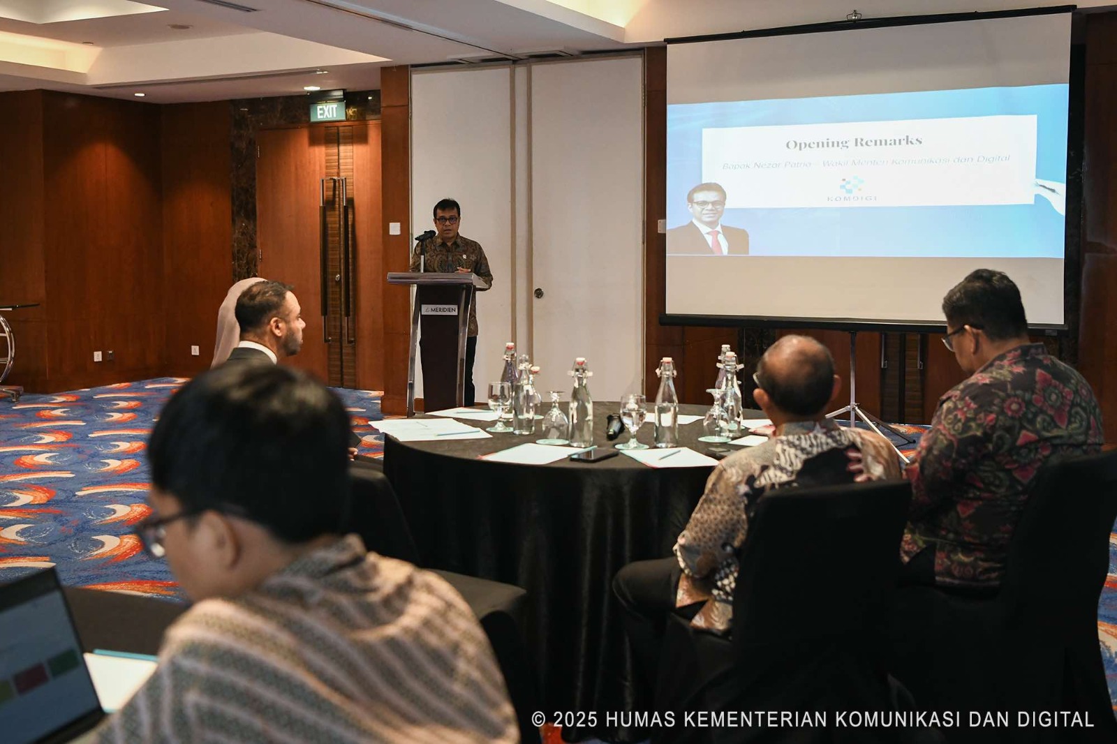 Wamen Nezar Ajak Industri Rumuskan Regulasi AI yang Tepat