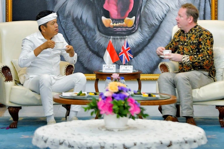 Dedi Mulyadi Bertemu Kedubes Bahas Kampung Inggris