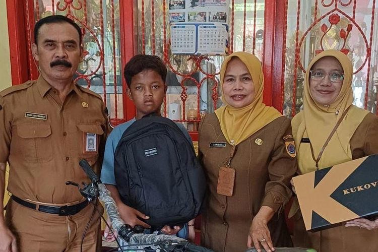 Gagal Temui Kang Dedi,Adnan Jadi Anak Asuh Bupati Brebes