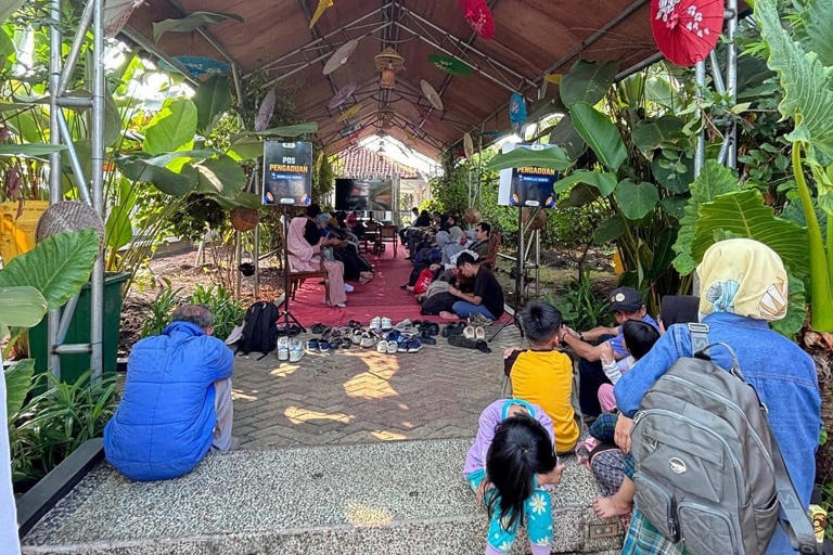 Ribuan Warga Mengadu ke Lembur Pakuan, Minta Bayari Utang