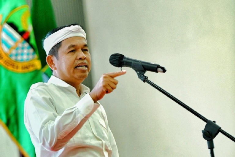 KDM Serahkan 4.500 Lulusan SMA/SMK Bekerja Di Pabrik BYD