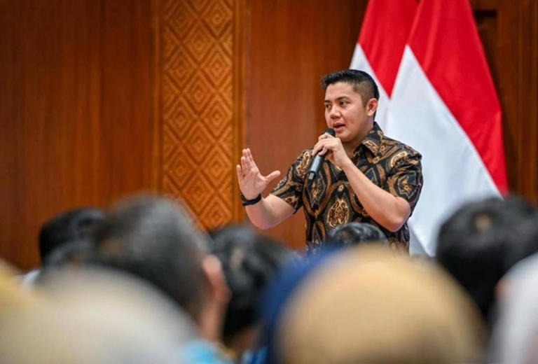 Momen Teddy Ajak Pegawai Setkab Doakan Prabowo Di Ultah