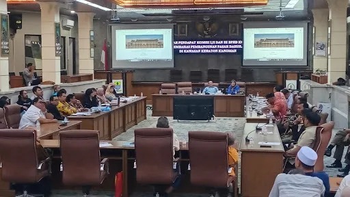DPRD Kota Cirebon Soroti Pedagang Pasar Darurat Kanoman Diminta Bayar Kios